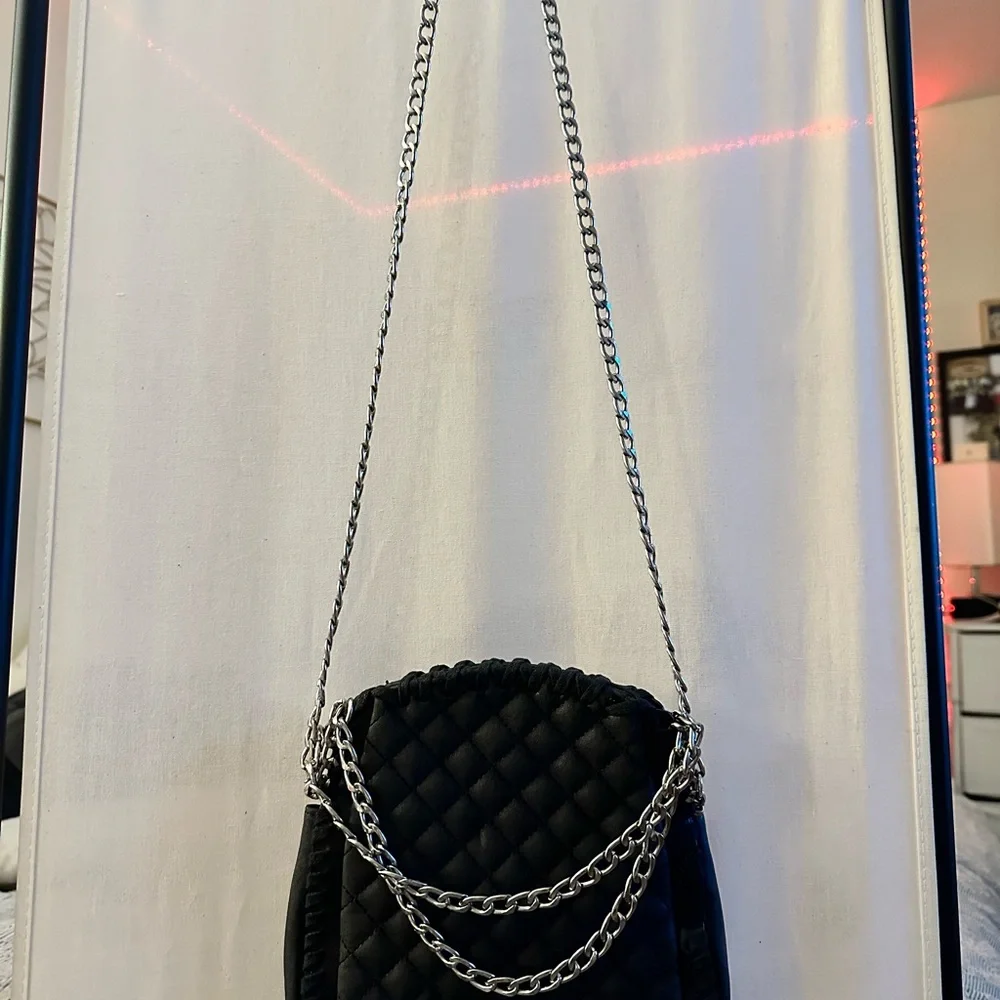 Steve Madden Black Quilted Handbag/Crossbody with Chain Straps - Picture 3 of 4